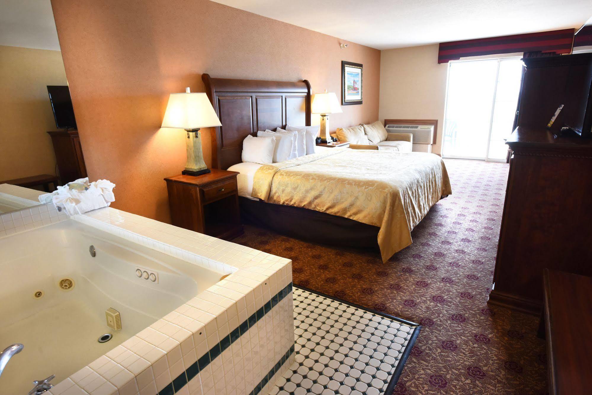 Hamilton Inn Select Beachfront Mackinaw City Dış mekan fotoğraf